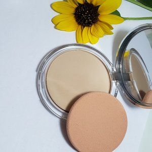 Clinique Stay-Matte pressed Powder*Invisible Matte